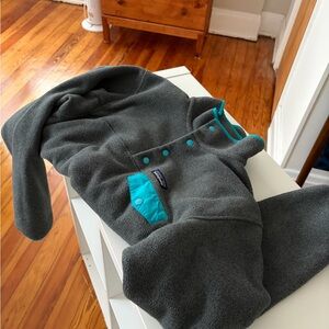 Patagonia Synchilla Gray and Teal Snap-T Pullover